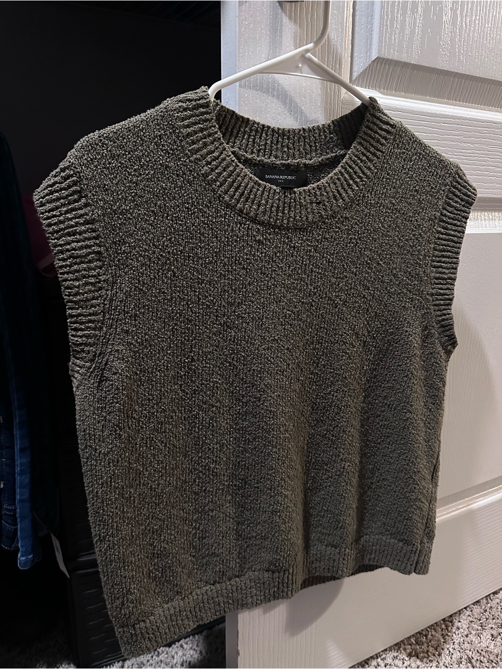 Banana Republic Olive Green Knit Sleeveless Sweater Vest